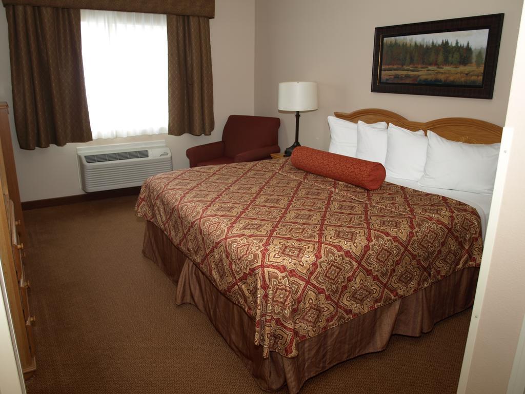 Savanna Inn & Suites Номер фото