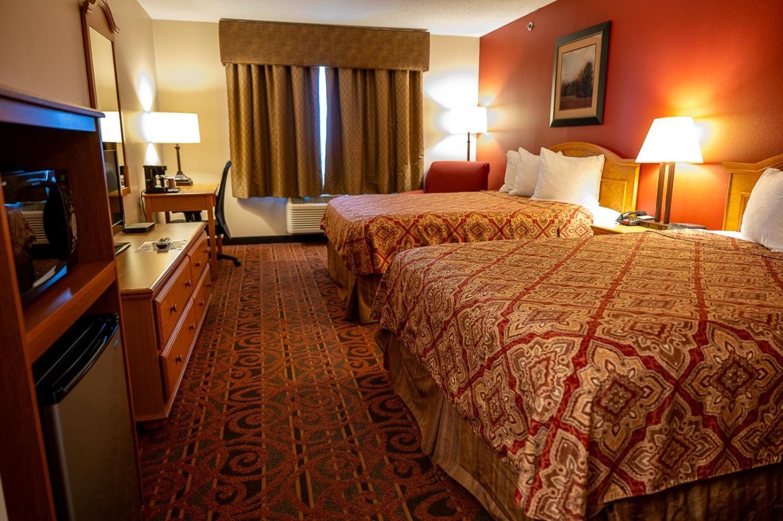 Savanna Inn & Suites Екстер'єр фото