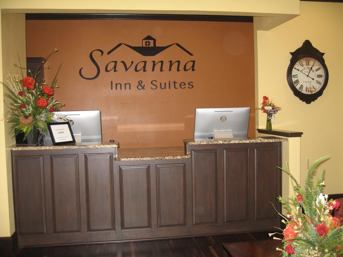 Savanna Inn & Suites Екстер'єр фото