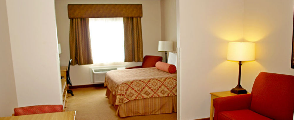 Savanna Inn & Suites Екстер'єр фото